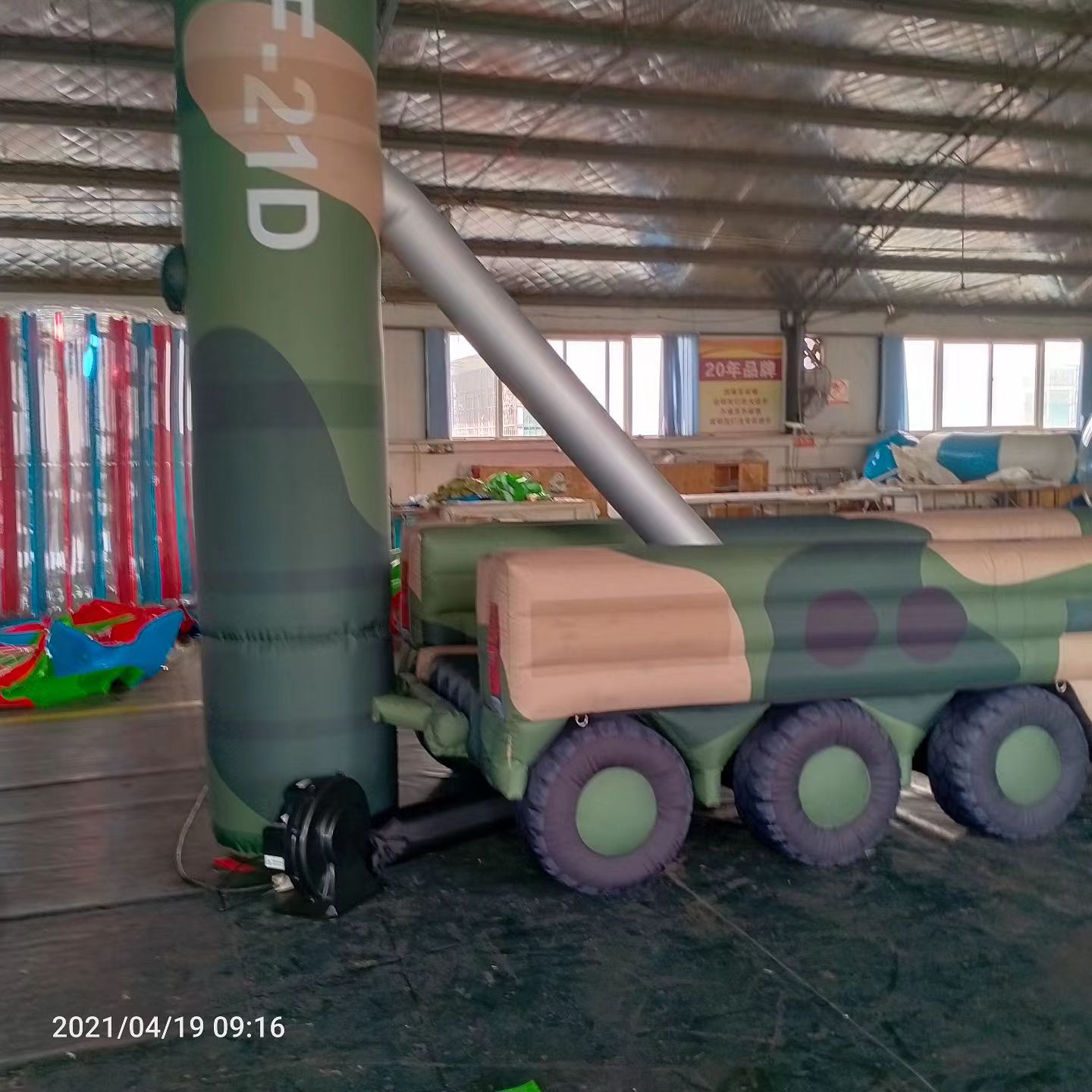 南澳军事演习中的充气目标车辆：模拟发射车雷达车坦克飞机